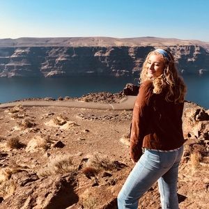 Meet your Posher, Sofia